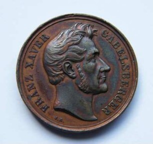 Gedenkmedaille Franz Xaver Gabelsberger : Sammlung Beinhorn. Gedenkmedaille Franz Xaver Gabelsberger. Bronze; Durchmesser 28 mm, Gewicht 10,8 g (J. A. Ries). Dresden: SLUB R c 0009