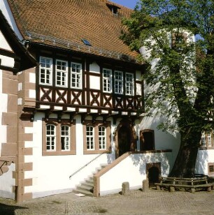 Ehemaliges Amtsgebäude; Brüder-Grimm-Haus