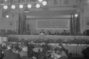 Podium und Auditorium einer LPG-Tagung
