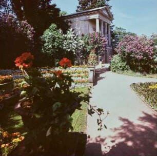 Blick auf den Floratempel im Wörlitzer Park