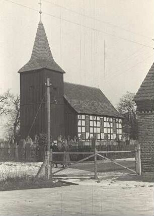 Kirche in Bluno : Bauwesen - Kirchen. Ort: Bluń / Bluno. Fachwerkkirche mit Holzturm