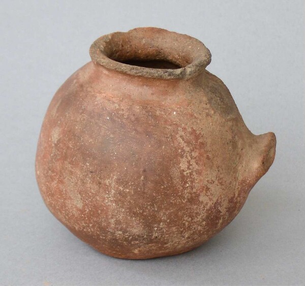 Clay vessel with handle