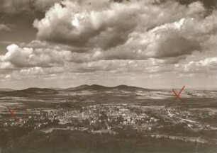 Löbau (Sachsen). Stadtansicht. Blick vom Löbauer Berg nach Westen
