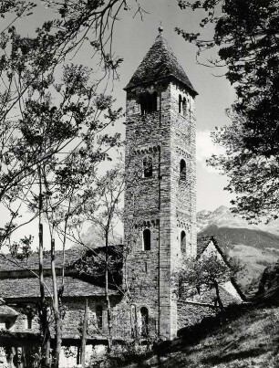 Die romanische Stiftskirche von Biaska