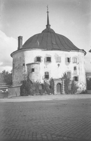 Turmansicht : Alter Turm in Wyborg in dem sich ein Restaurant befindet
