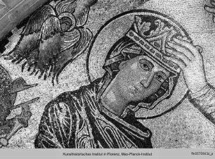 Marienkrönung (mit Cherubim, Evangelistensymbolen und musizierenden Engeln)