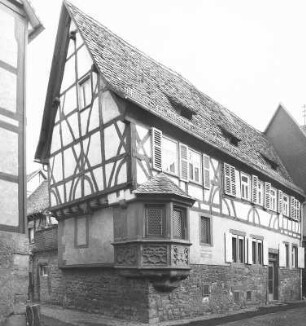 Ehem. Pfarrhaus und Rektoratshaus (Mischbau); Büdingen, Schloßgasse 15