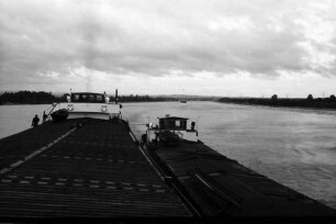 Ottmarsheim: Rheinseitenkanal zwischem Kembs und Ottmarsheim, Blick über das Heck