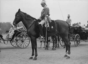 Dresden. Königsparade auf dem Alaunplatz : König Friedrich August III. während der Königsparade auf dem Alaunplatz