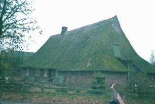 Klein Hansdorf: Bauernhaus mit Reetdach: Giebelseite Wirtschaftstrakt: mit beidseitigem Vorschauer: Traufseite