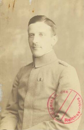 Foto des Leutnants Paul Sido, Kompanieführer des Reserve-Infanterie-Regiments Nr. 94, in Ausgehuniform