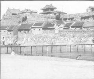 Glasdia von der Stadtmauer von "Wei hsien"