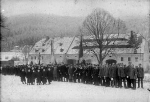 Abholung der Glocken für die Satzunger Kirche vom Bahnhof : Hintergrund der Heyn-Hof