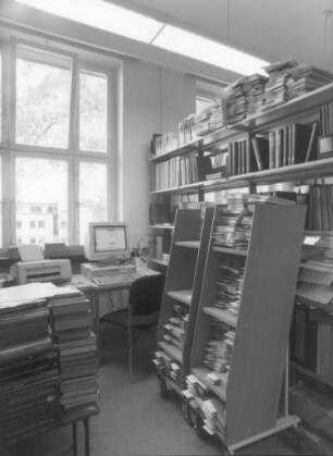 Arbeitsraum für Buchbearbeitung : Dresden-Räcknitz, Zellescher Weg 12/14 (Willers-Bau der TU Dresden). Sächsische Landesbibliothek - Staats- und Universitätsbibliothek Dresden. Zweigbibliothek Mathematik. Arbeitsraum für Buchbearbeitung