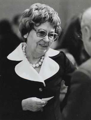 Elfriede Brüning : Elfriede Brüning (1910-2014) anlässlich des VII. Schriftstellerkongreßes der DDR vom 14.11.-16.11.1973 in Berlin