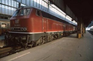 Stuttgart Hbf. Gleis 4 Lok 218 006