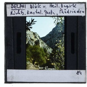 Delphi, Phädriaden-Felsen,Delphi, Kastalische Quelle