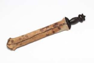 Schwertmesser mit Scheide