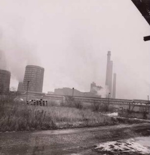 Böhlen, Petrolchemisches Kombinat : Böhlen, Petrolchemisches Kombinat "Otto Grotewohl". Kraftwerk mit Kühltürmen und Schornsteinen