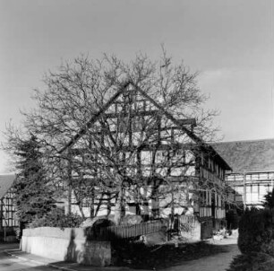 Wohnhaus und Wirtschaftsgebäude; Alsfeld, Neuhattendorfer Straße 2