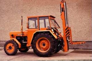 Hecklift TVE 3200 am Traktor U 550