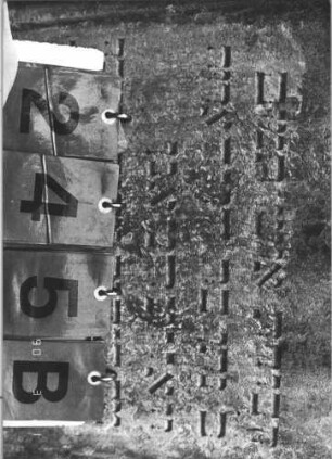 Grabstein 245 (Index: 100009213) Zustand: Vorderseite stark verwittert Maße HxBxT: 110x70x33 cm: Grabstein 245B