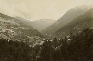 Österreich. Blick von Grins über das Stanzertal hinweg, das Paznauner Tal aufwärts. Im Mittelgrund Schloß Wiesberg und der Wiesbergviadukt