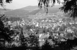 Gesamtansicht des Ortes Lenzkirch mit Blick auf den Hochfirst