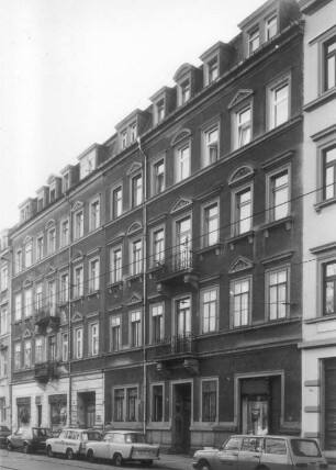 Dresden-Neustadt, Bischofsweg 22/20. Wohnhäuser mit Läden (um 1895). Straßenansicht