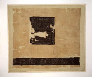 Fragment mit Zierstreifen und Tabula