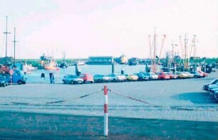 Norddeich: Fischereihafen am Bahnsteig