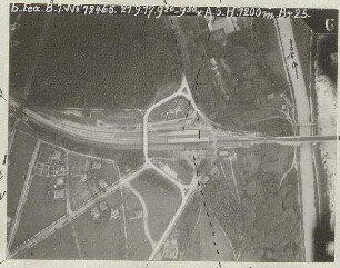 Bahnhof Großhesselohe mit Isarbrücke (1200 m)