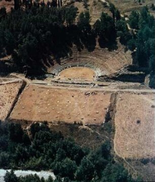 Theater (Ruine), Megalopolis : Megalopolis. Blick auf das antike Theater und das Thersileion. Repro