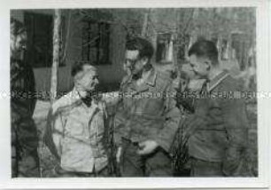 Mann mit Soldaten