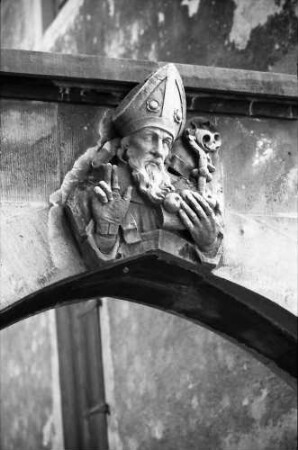 Überlingen: Heiliger St. Nikolaus am Bogen zum Münster