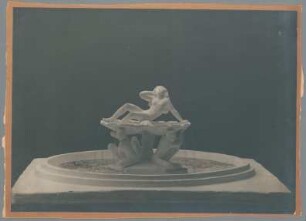 Brunnenentwurf mit liegender Frau II, 1914, Gips