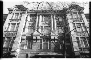 Kleinbildnegative: Mietshaus, Isoldestr. 9, 1979