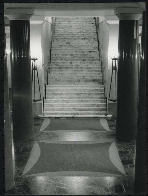 Nationaltheater, München Wiederaufbau: Treppenaufgang