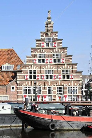 Leiden - Stadstimmerwerf : Das historische Gebäude "Stadstimmerwerf" steht am Stadthafen, aufgenommen am 6. April 2010 in Leiden