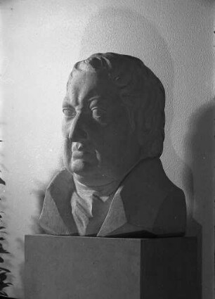 Enthüllung der von der Bildhauerin Ilse Michaelis-Glasser geschaffenen Büste Friedrich Weinbrenners im Bezirksbauamt Karlsruhe.