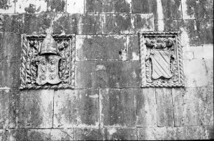 Trogir: Wappen an der Kathedrale, außen