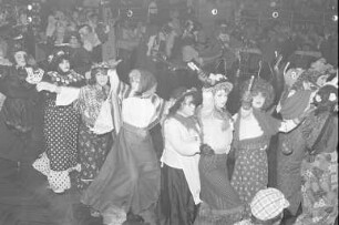 Traditioneller Schlampenball des Daxlander Handharmonika-Orchesters im Kühlen Krug