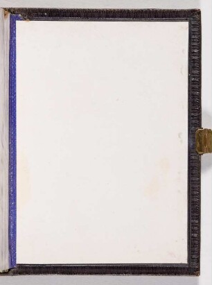 Hinteres Anpappblatt : Fotoalbum der Familien Ahlsvede (Reick) und Schneidenbach. Ledereinband, geprägt mit Goldschnitt und Metallschließe; 14,7 x 11,5 x 3,5 cm (um 1890, bestückt ab 1926). Dresden: SLUB/DF 2017.A.355