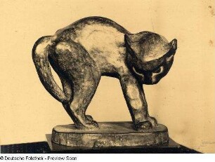 Albumseite : Etha Richter. Plastik. Ursula Richter. Werkstätte für Lichtbildkunst (Winckelmannstraße 29 II, Dresden-A. 24, Fernruf 41496)