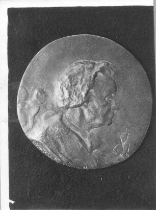 Plakette mit Selbstbildnis : Plakette mit Selbstbildnis. Bronze (1946; E. Richter). Dresden-Striesen, Borsbergstraße 11, Atelier der Bildhauerin