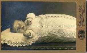 Baby in einem Steckkissen
