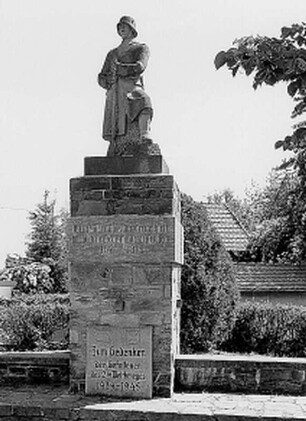 Gefallenendenkmal; Flörsheim, Rüsselsheimer Straße (Ecke Faulbrunnenweg)