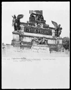 Nationaldenkmal — Sockel