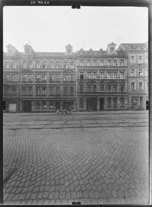 Görlitz-Altstadt, Landeskronstraße. Wohnhäuser mit Läden. Straßenfront