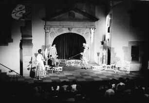 Freiburg: Rathaushof; Pierre Carlet de Marivaux: Das Spiel von Liebe und Zufall